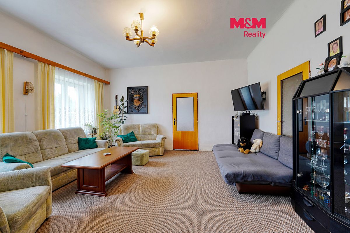Prodej rodinného domu 288 m², pozemek 3348 m²